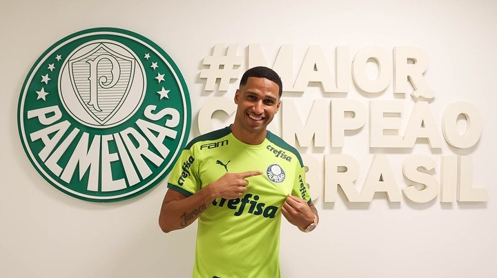 Zagueiro Murilo apresentado no Palmeiras