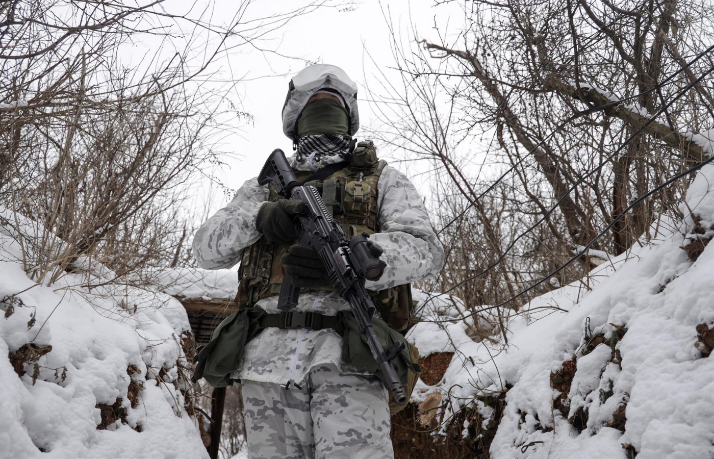 Soldado ucraniano na linha de frente