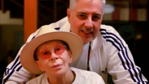 Em luta contra o câncer, Rita Lee completa 74 anos e ganha homenagem do marido