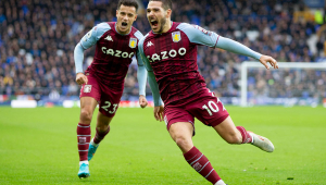 Buendía e Coutinho comemorando gol do Aston Villa