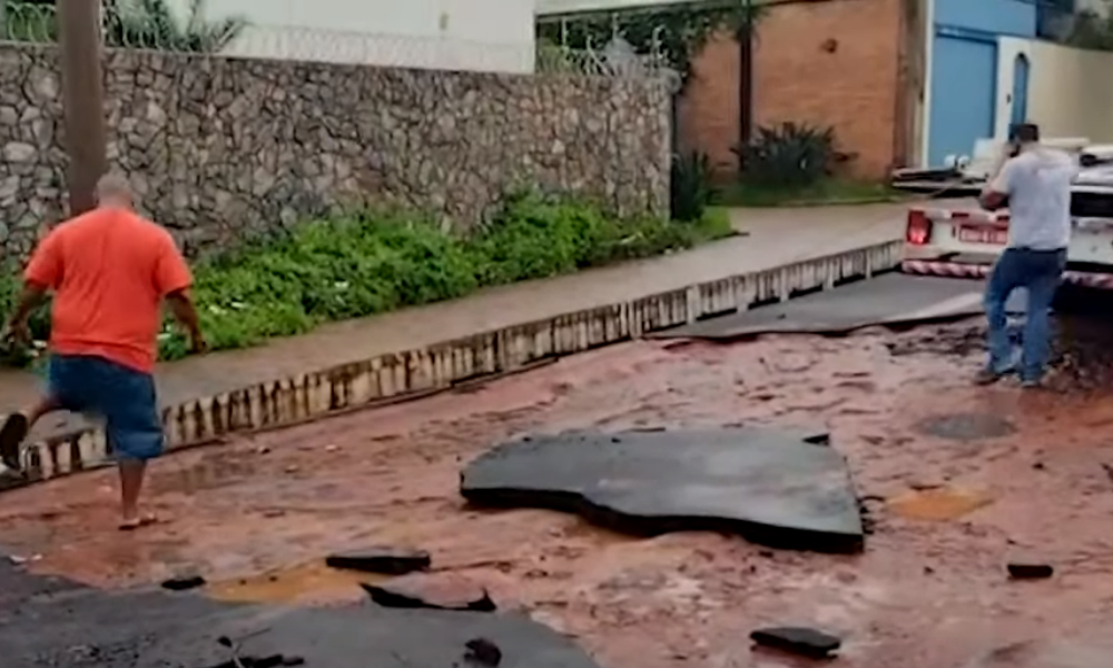 Chuvas em barretos destruíram partes do asfalto