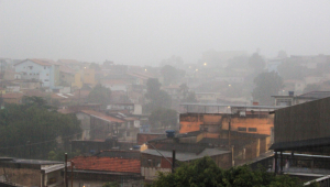 Forte tempestade de vento e granizo atinge zona norte e zona oeste de São Paulo