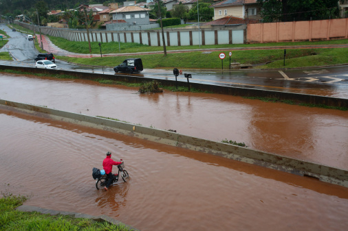 Semana começa com risco de inundações e enxurradas em SP; confira previsão