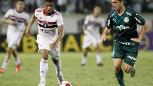 Lance durante partida entre São Paulo e Palmeiras, válido pela Copinha 2022, realizado na cidade de Barueri, SP, neste sábado, 22
