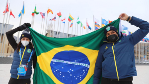 Jaqueline Mourão e Edson Bindilatti são os porta-bandeiras do Time Brasil