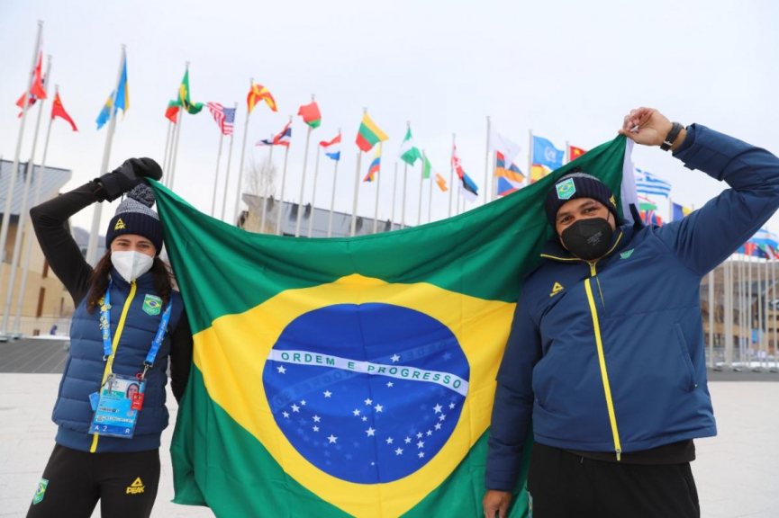 Jaqueline Mourão e Edson Bindilatti são os porta-bandeiras do Time Brasil