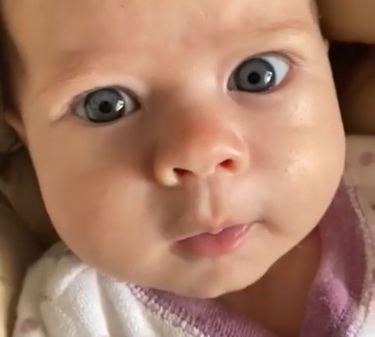 Bebê de apenas 2 meses viraliza após falar 'bom dia'; veja vídeo | Jovem Pan
