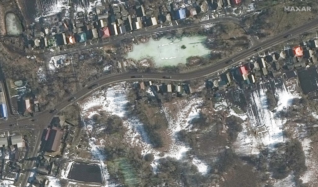 Comboio de tropas russas posicionadas próxima à fronteira com a Ucrânia em imagem de satélite
