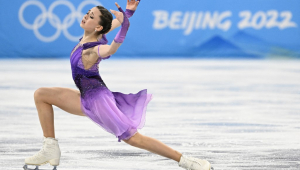 Patinadora russa Kamila Valieva se apresenta na competição individual da Olimpíada de Inverno de Pequim, em 2022