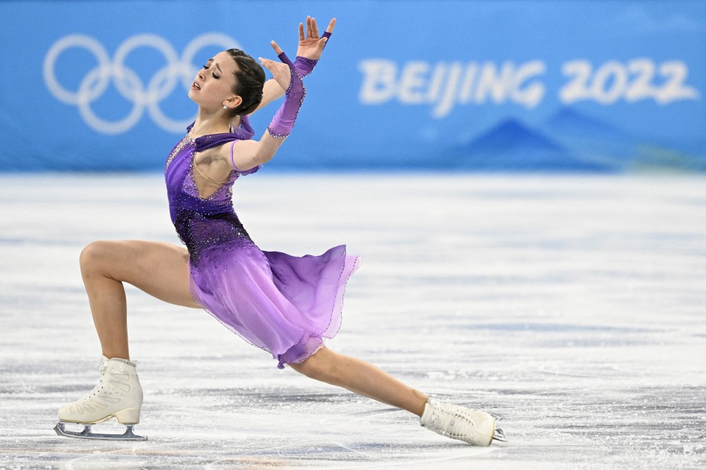 Patinadora russa Kamila Valieva se apresenta na competição individual da Olimpíada de Inverno de Pequim, em 2022