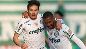 Raphael Veiga e Wesley comemoram gol do Palmeiras