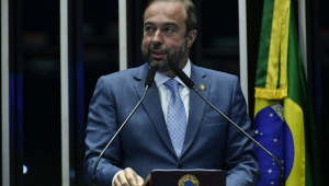 Senador Alexandre Silveira (PSD-MG) discursa à tribuna