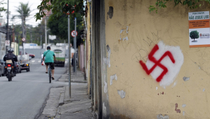 Muro da escola EMEI Guia Lopes, localizada na rua Alferes Bento no bairro do Limão, zona norte da capital, que foi alvo de pichação com símbolos do nazismo