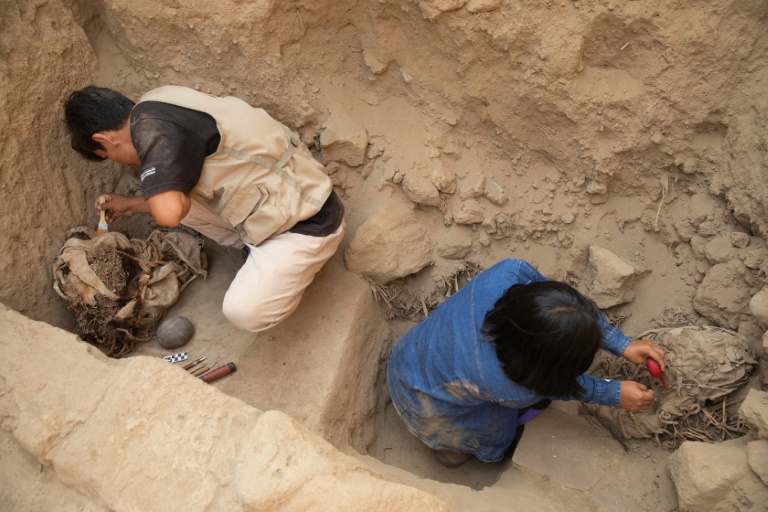 Arqueólogos do Peru encontram múmias de seis crianças