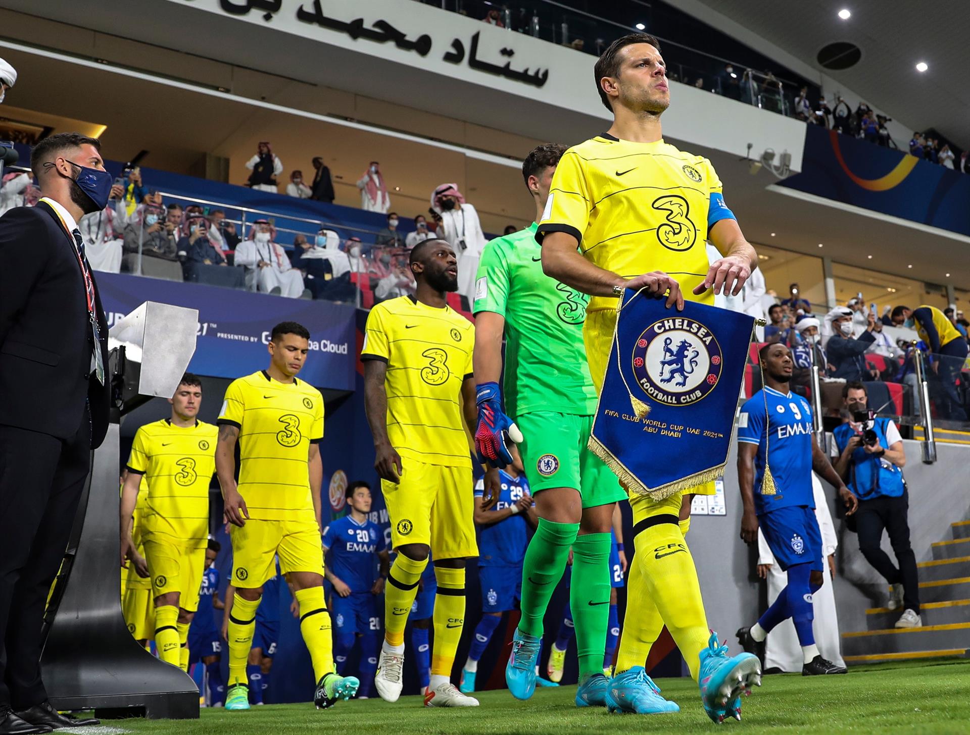 Jogadores do Chelsea entrando em campo