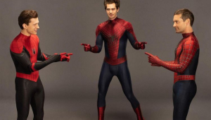 Tom Holland, Andrew Garfield e Tobey Maguire vestidos de Homem-Aranha