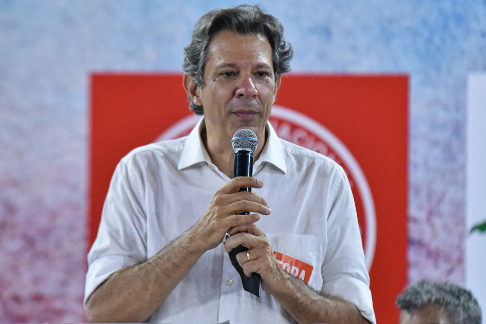 Fernando Haddad, (PT) participa do Natal dos Catadores nesta quarta feira, (22) na Quadra do Sindicato dos Bancários, em São Paulo