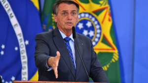 Presidente Jair Bolsonaro discursa em evento no Palácio do Planalto em Brasília