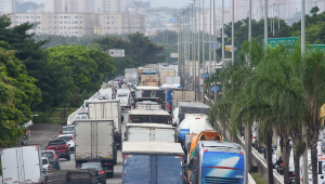 Ponte do Piqueri e Marginal do rio Tietê (sentido Dutra/Ayrton Senna) com congestionamento em São Paulo (SP), nesta quarta-feira (2)