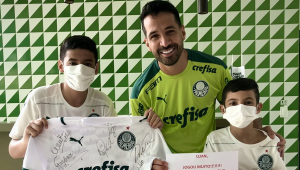 Luan recebeu apoio de torcedores do Palmeiras após falhar no Mundial de Clubes