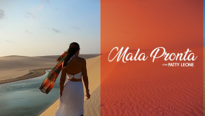 Imagem do programa de turismo "Mala Pronta", com a apresentadora Patty Leone à esquerda, caminhando na praia, e o logo da atração ao lado