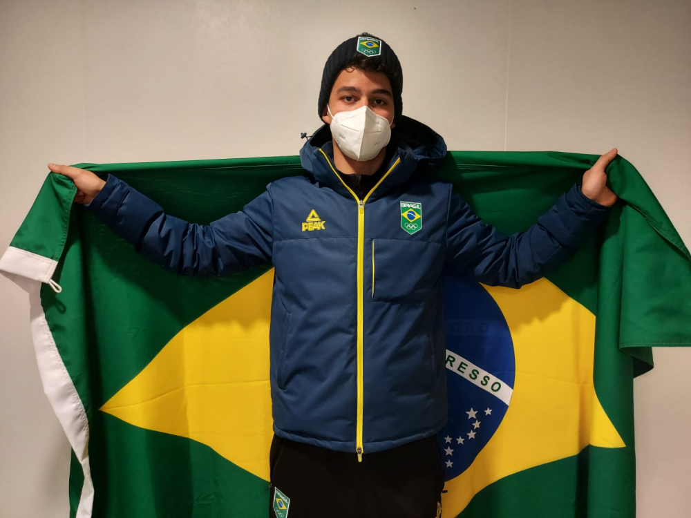 Manex Silva será o porta-bandeira do Brasil na cerimônia de encerramento da Pequim-2022
