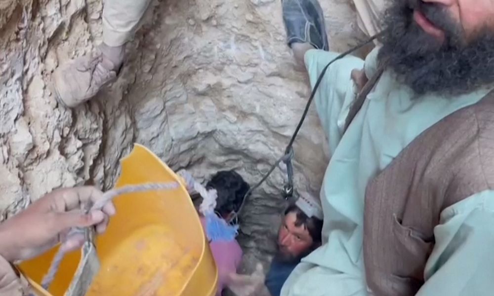 Menino morre no Afeganistão ao cair em um poço