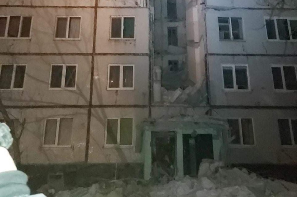 Prédio atingido em Kharkiv