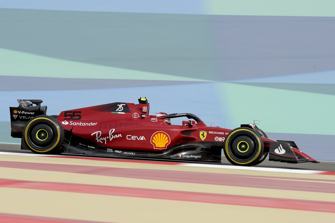 Carlos Sainz foi o mais rápido do dia no Bahrein