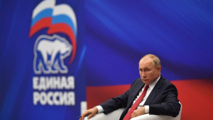 Vladimir Putin em convenção partidária do Rússia Unida