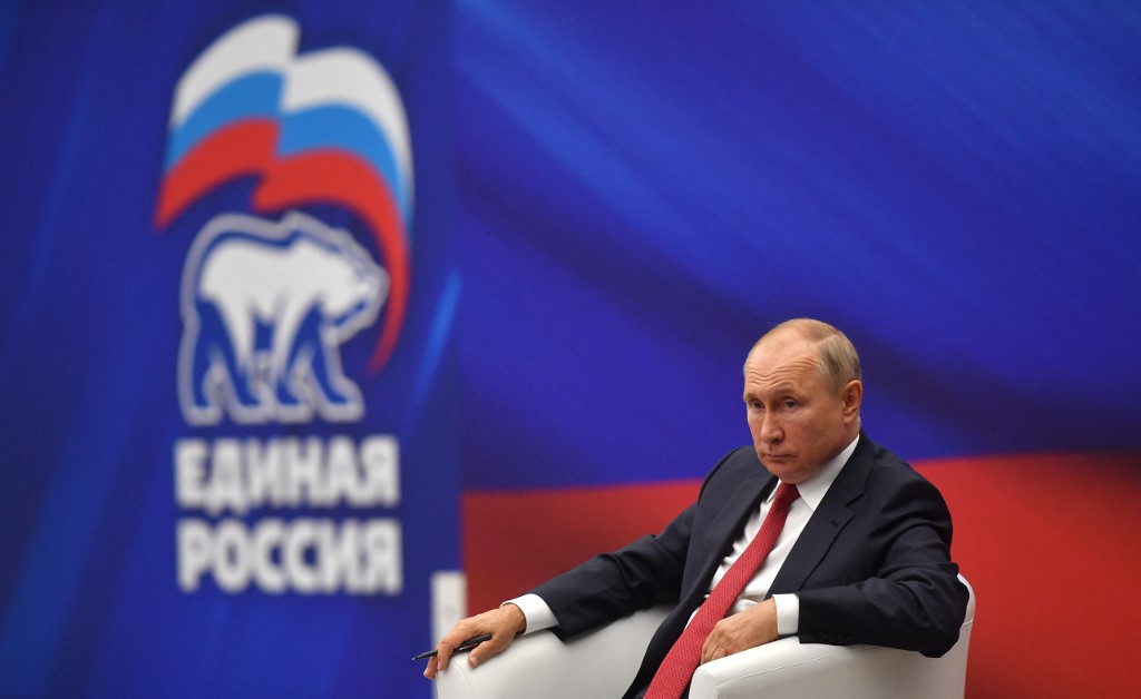 Vladimir Putin em convenção partidária do Rússia Unida