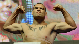 Cain Velasquez, ex-lutador do UFC, posa para foto