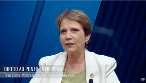 Teresa Cristina dá entrevista ao programa "Direto ao Ponto"