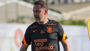 Vitor Pereira durante treinamento do Corinthians