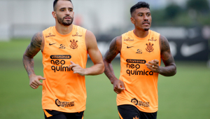 Renato Augusto e Paulinho durante treino físico no Corinthians