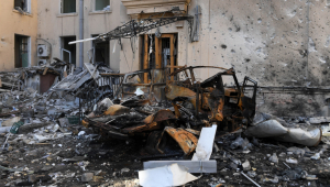 Prédio destruído em Kharkiv