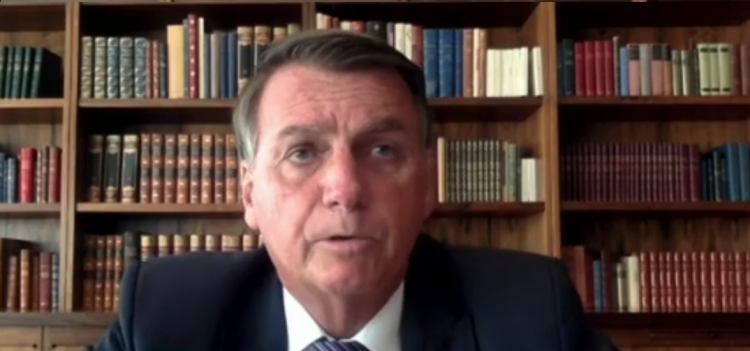 Bolsonaro aponta perseguição de Moraes e diz que ???alguns querem Lula eleito??? 1 bolsonaro ao vivo jm 2
