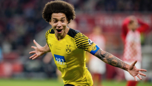 Witsel festeja gol marcado pelo Dortmund contra o Mainz pelo Campeonato Alemão