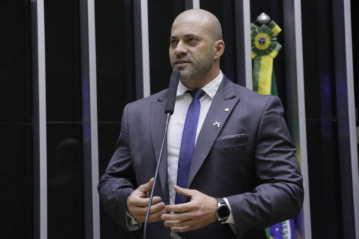 Daniel Silveira passa a noite na Câmara para evitar colocar tornozeleira eletrônica