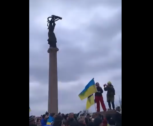protestos em Kherson, cidade da Ucrânia