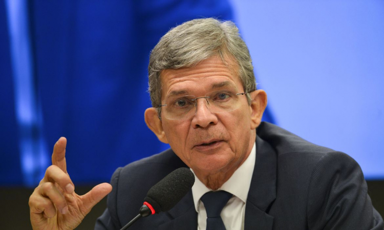 Presidente da Petrobras afirma que não pensa em deixar o cargo: ???Não há crise??? 3 mcmgo abr 2910191342