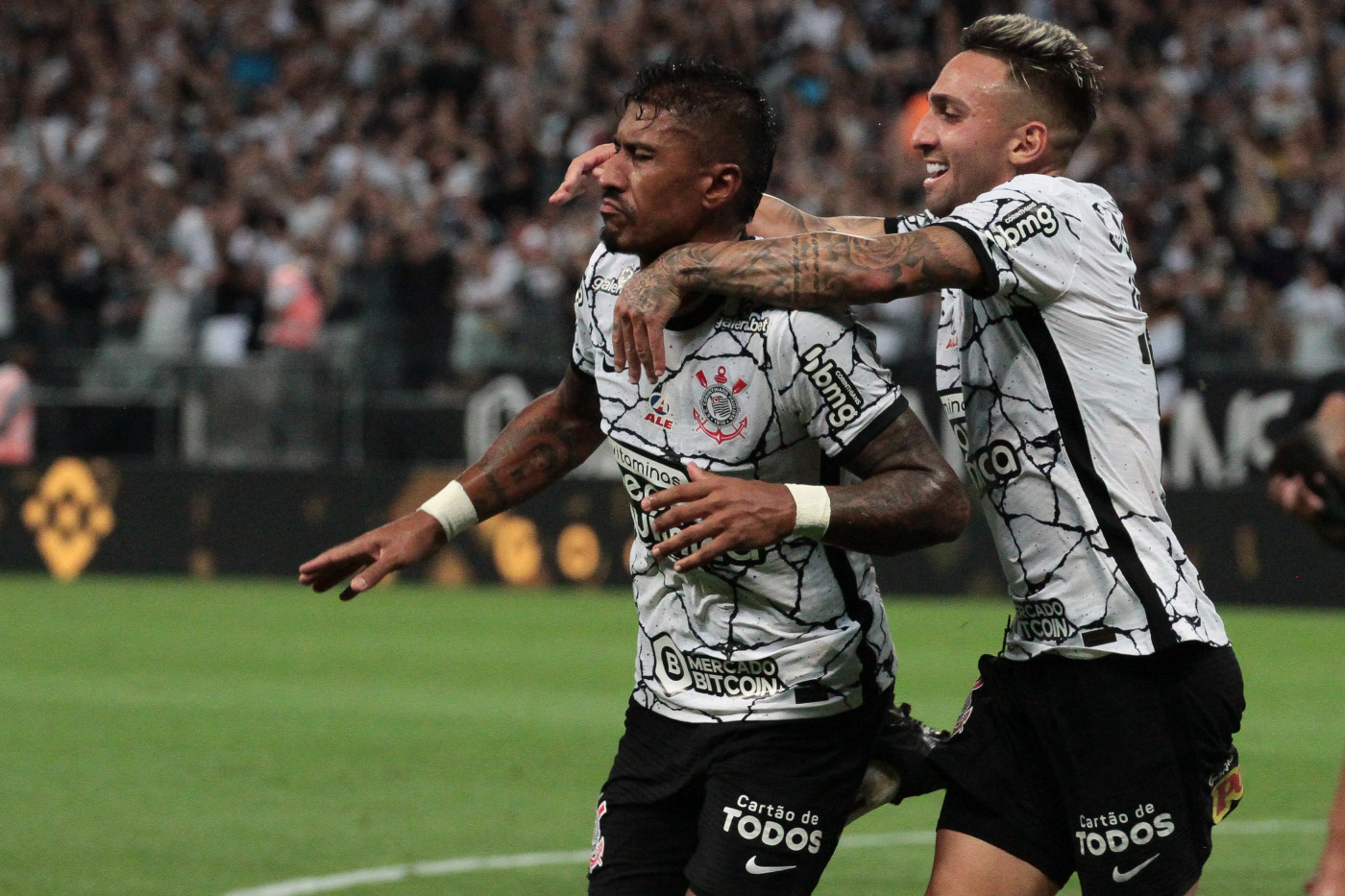 Paulinho e Gustavo Mosquito marcaram na vitória do Corinthians sobre a Ponte Preta