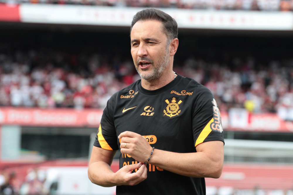 Vitor Pereira durante partida entre Corinthians e São Paulo