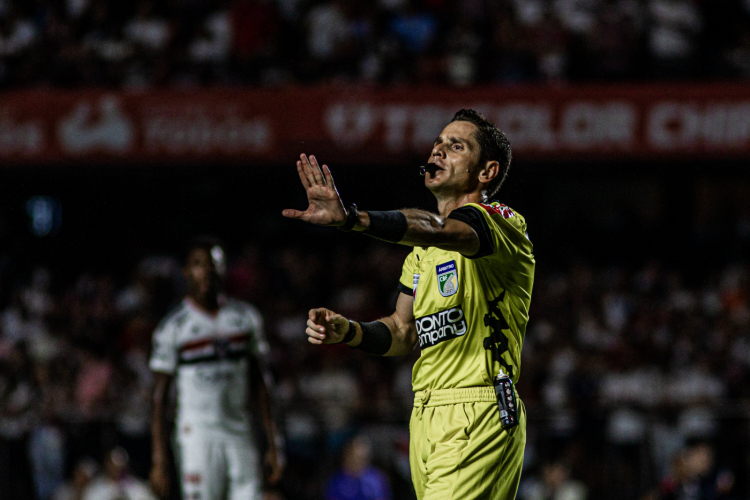 FPF divulga áudio do VAR de pênalti polêmico em São Paulo x Palmeiras; ouça 3 oft20220330003