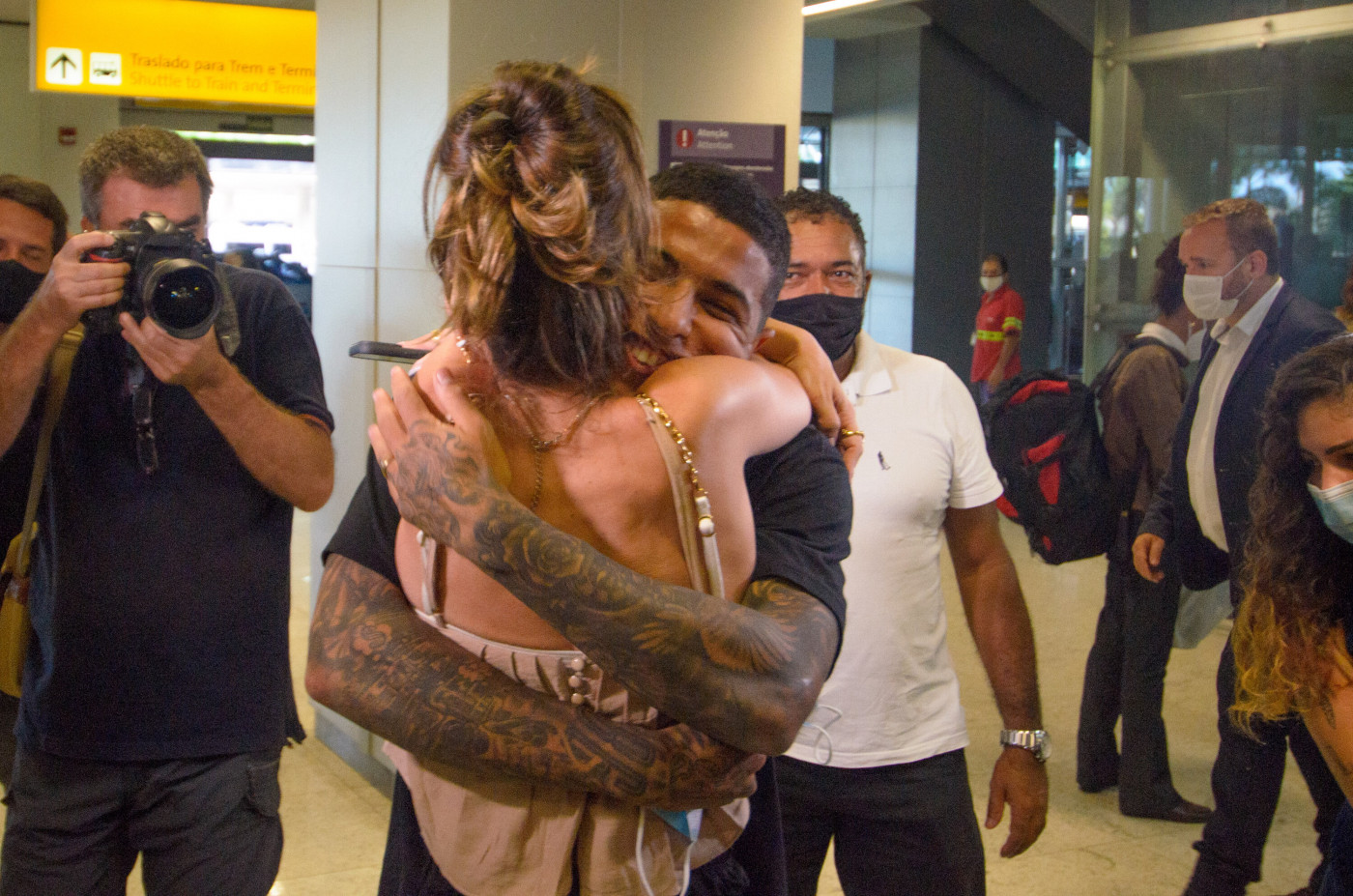 Jogadores do Shakhtar Donetsk chegam ao Brasil