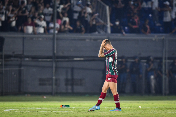 Torcedores do Fluminense brigam com seguranças após eliminação precoce na Libertadores 1 pho20220317001