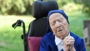 Freira francesa Lucile Randon é a pessoa mais celha do mundo, com 118 anos