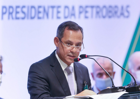 Presidente da Petrobras renuncia ao cargo em meio a pressão por alta nos combustíveis