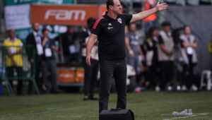 Rogério Ceni tenta organizar o São Paulo na final contra o Palmeiras