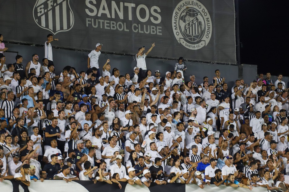 Torcida do Santos fazendo a festa na Vila Belmiro